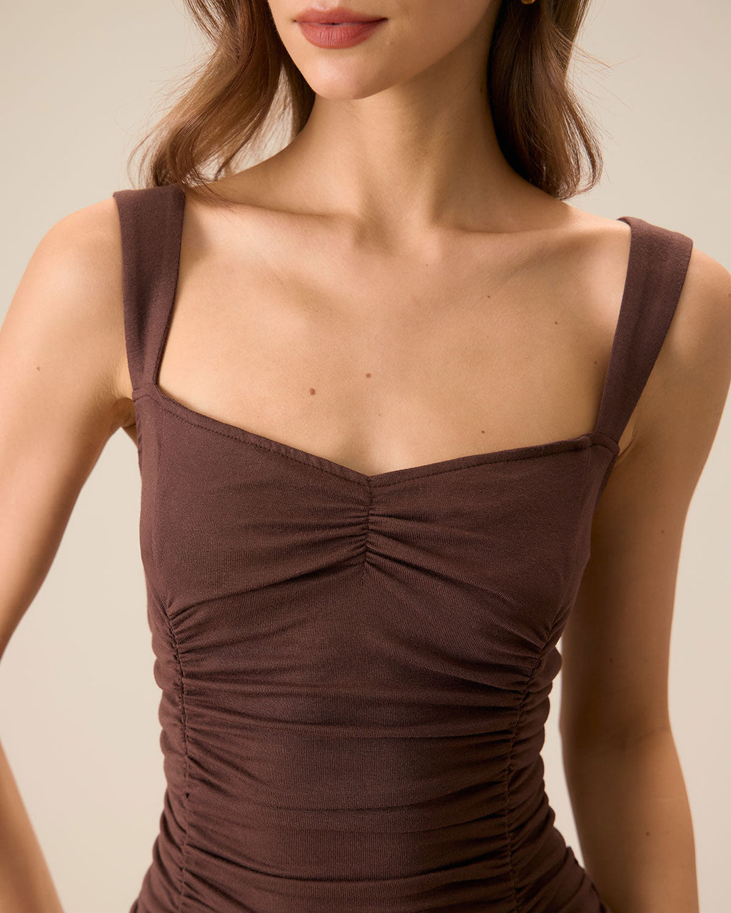 Vestido midi de punto fruncido estilo lencero color café para mujer