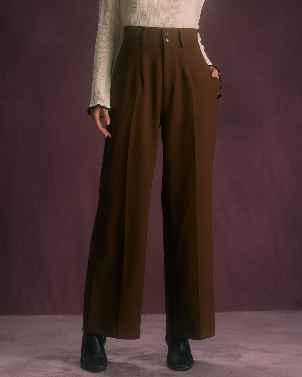 Pantalones Rectos con Bolsillos Inclinados y Botón de Café