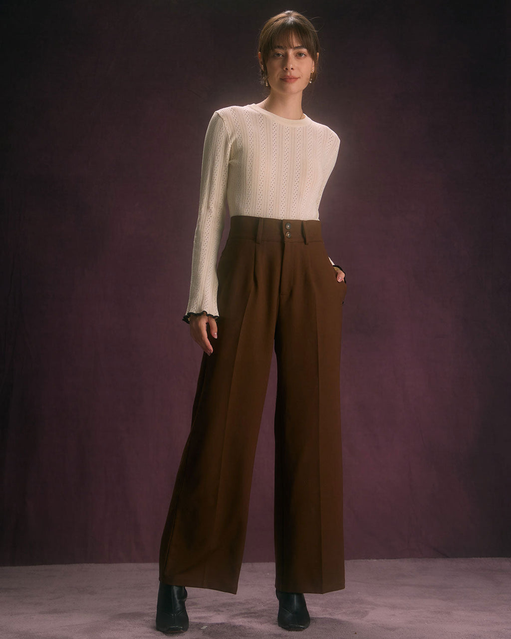 Pantalones Rectos con Bolsillos Inclinados y Botón de Café