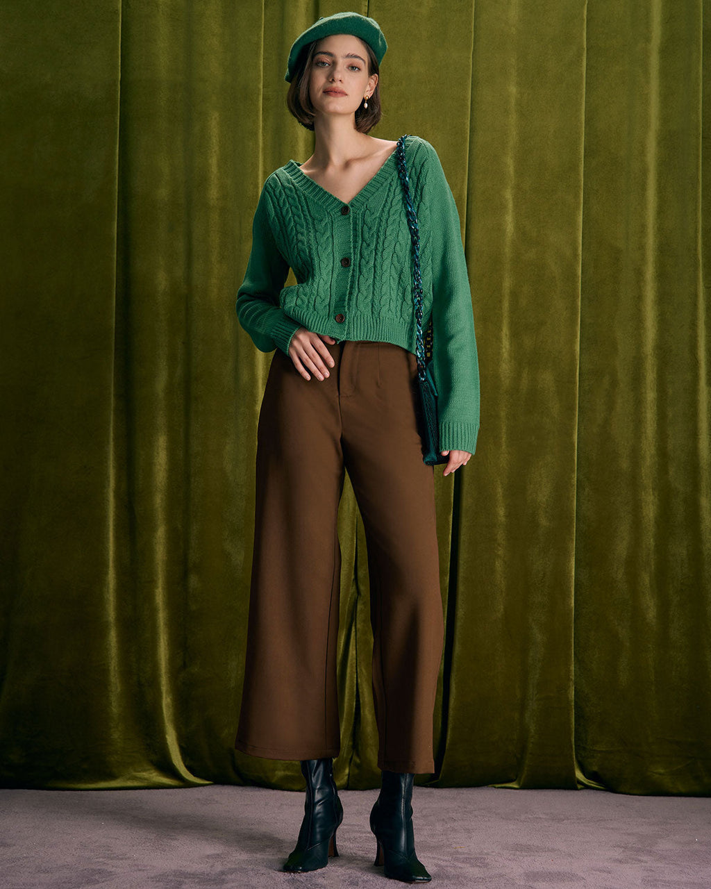 Pantalones Rectos con Bolsillos Inclinados y Botón de Café