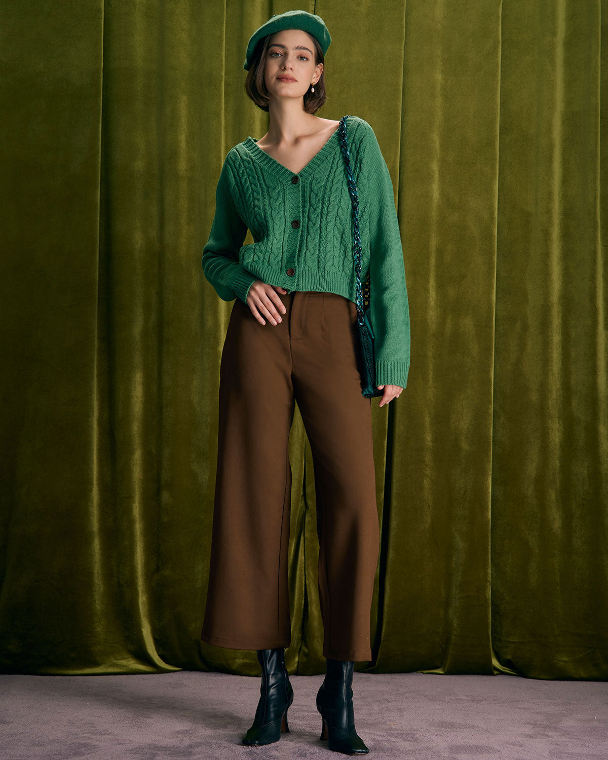 Pantalones Rectos con Bolsillos Inclinados y Botón de Café
