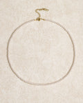 Collar de perlas blancas