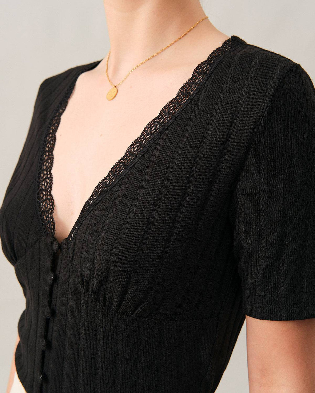 La camiseta de canalé con detalles de encaje