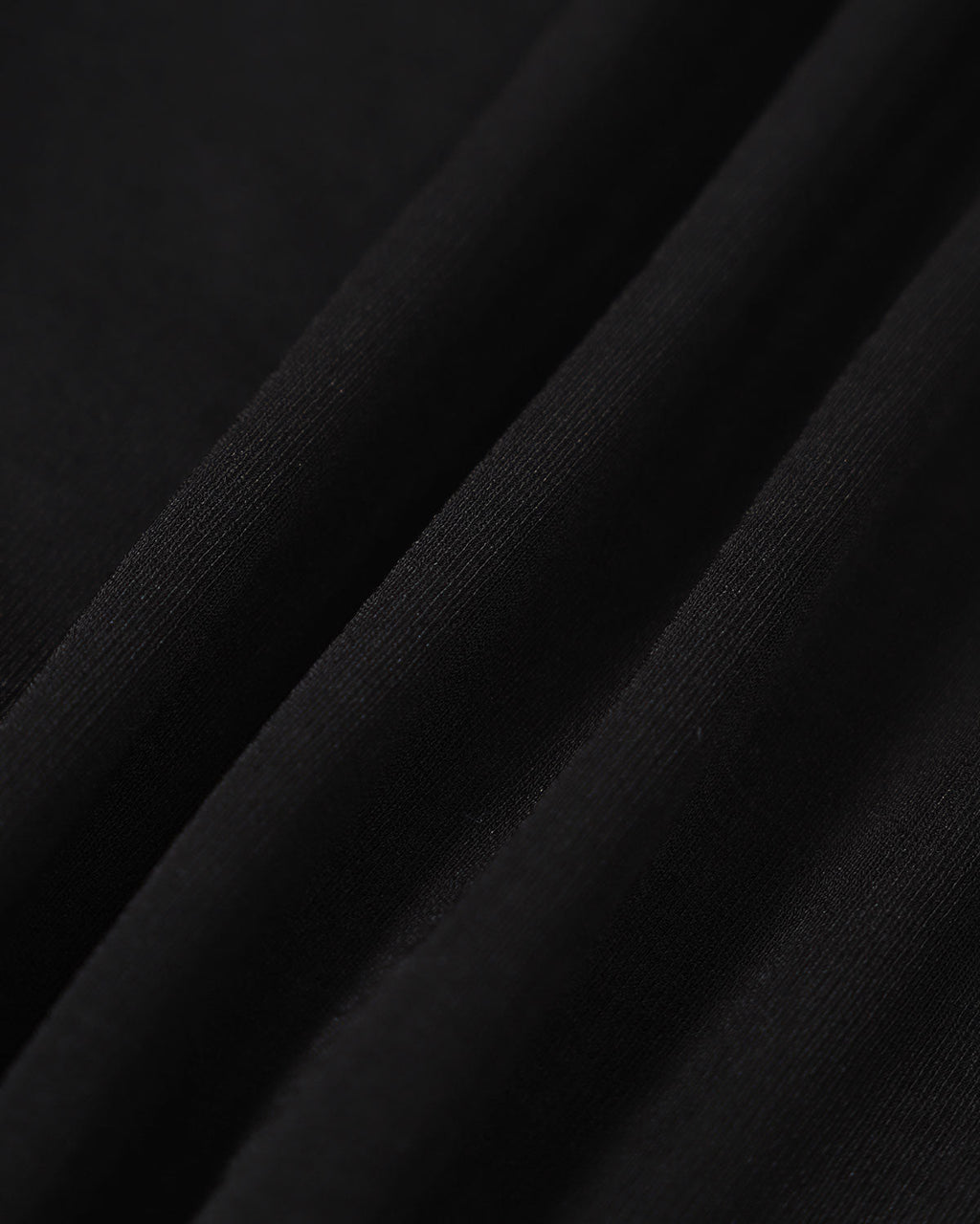 El vestido maxi ajustado con escote corazón negro