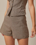 Los shorts de cuadros marrones de tiro alto