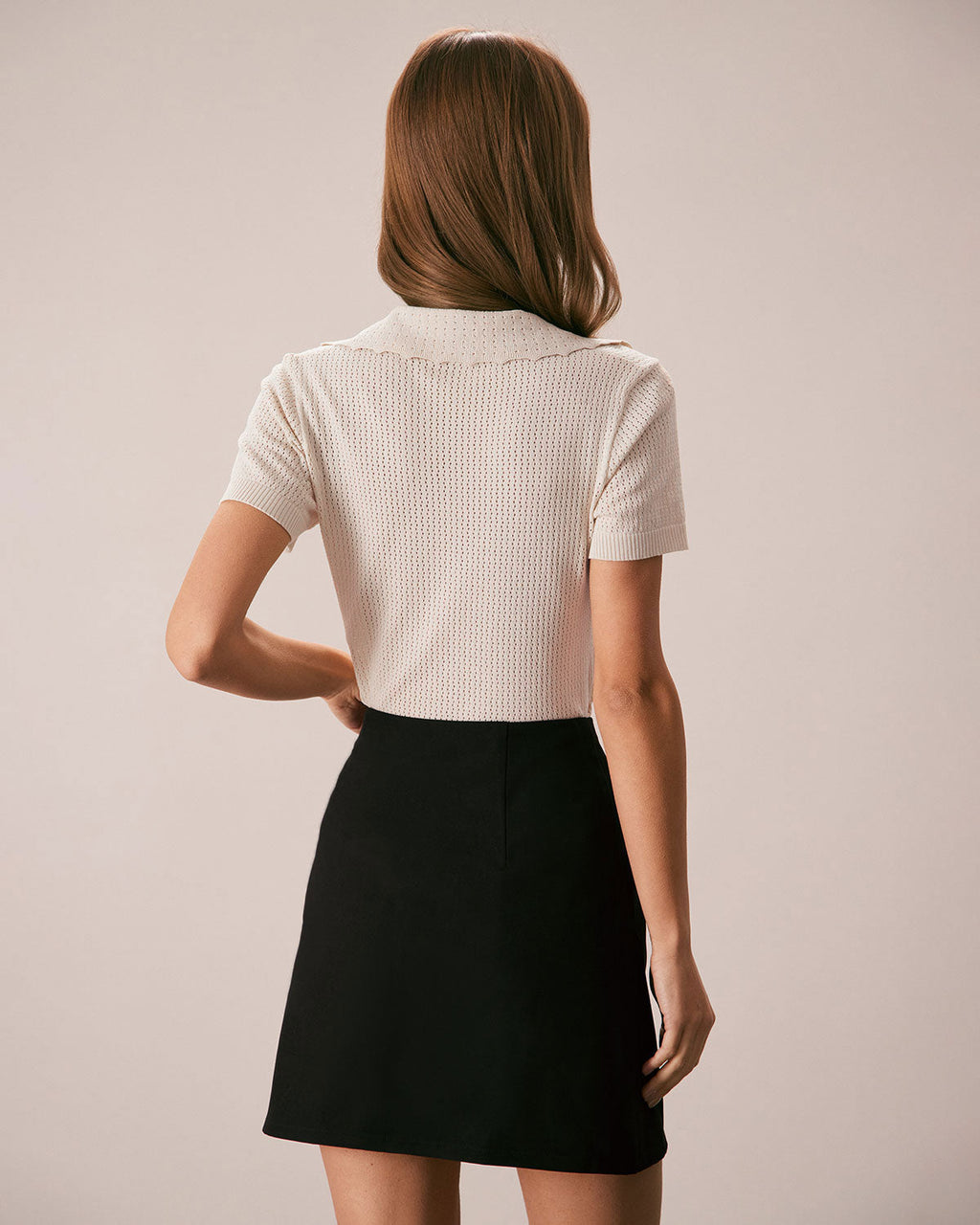 Camiseta de punto pointelle con cuello de pico y botones en color nude