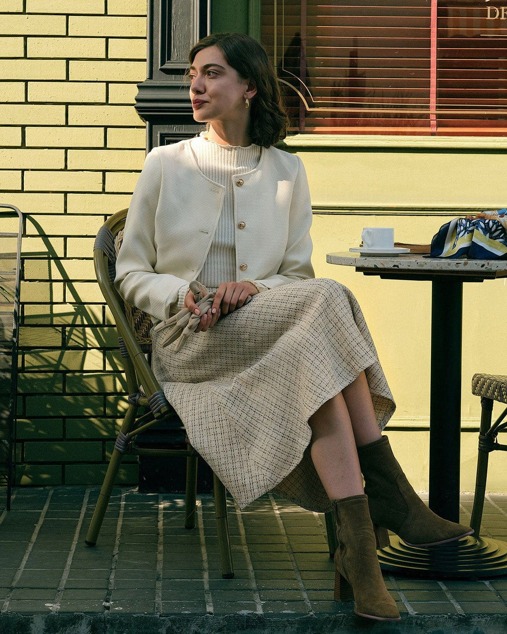 Falda de tweed de tiro alto con botones de perlas