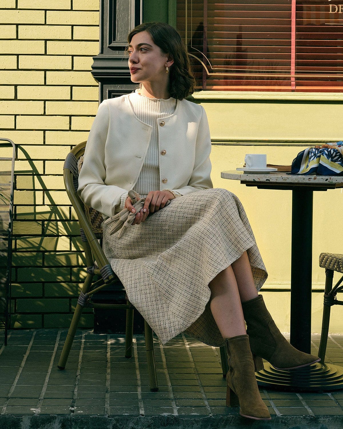 Falda de tweed de tiro alto con botones de perlas
