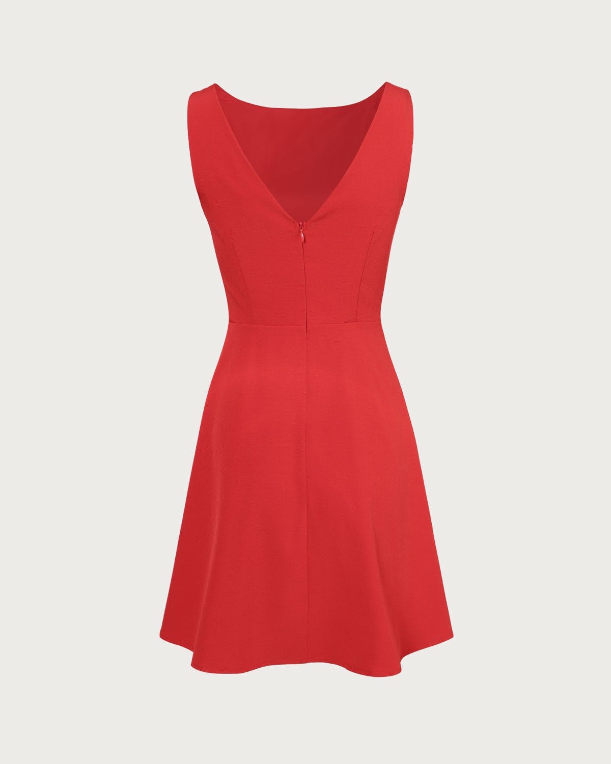 El minivestido rojo de cuello alto y talle alto