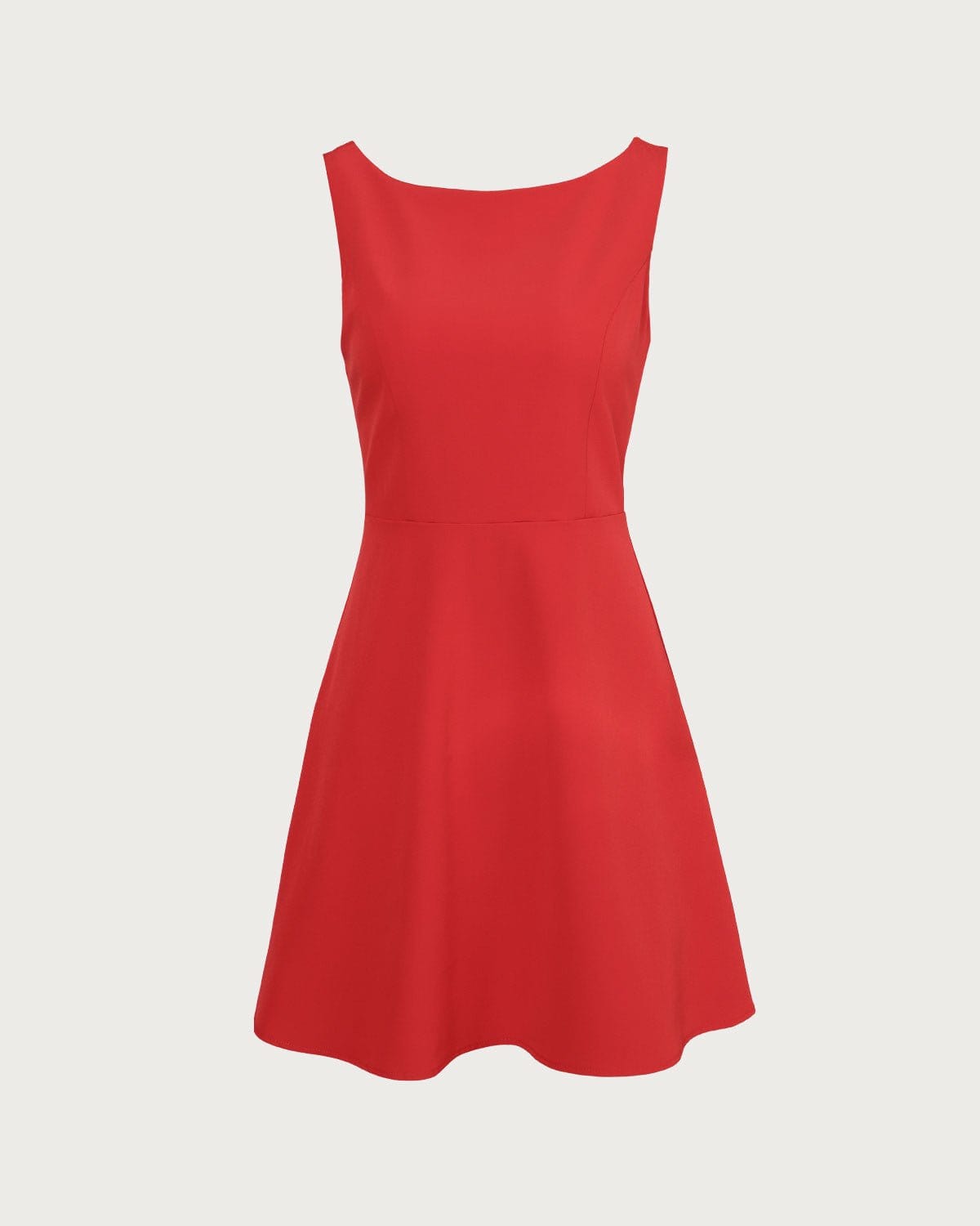 El minivestido rojo de cuello alto y talle alto
