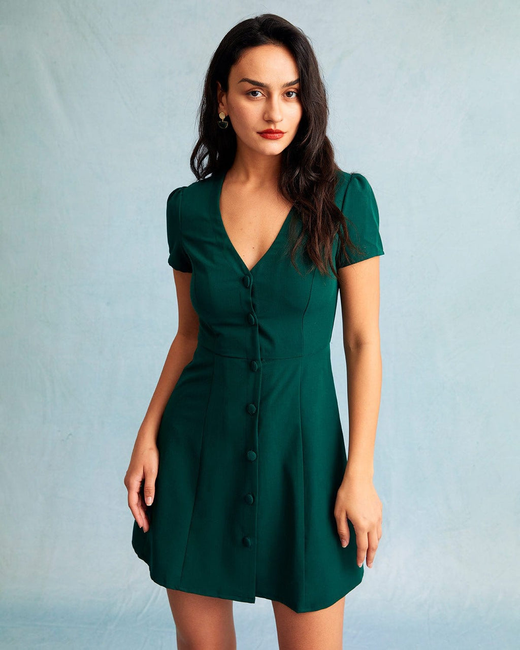 El minivestido con cuello en V abotonado verde oscuro