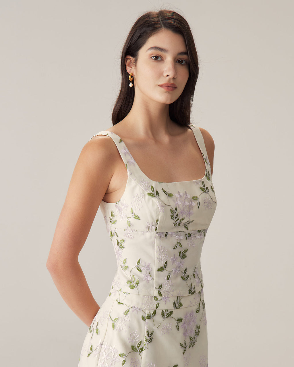Top sin mangas ajustado floral beige