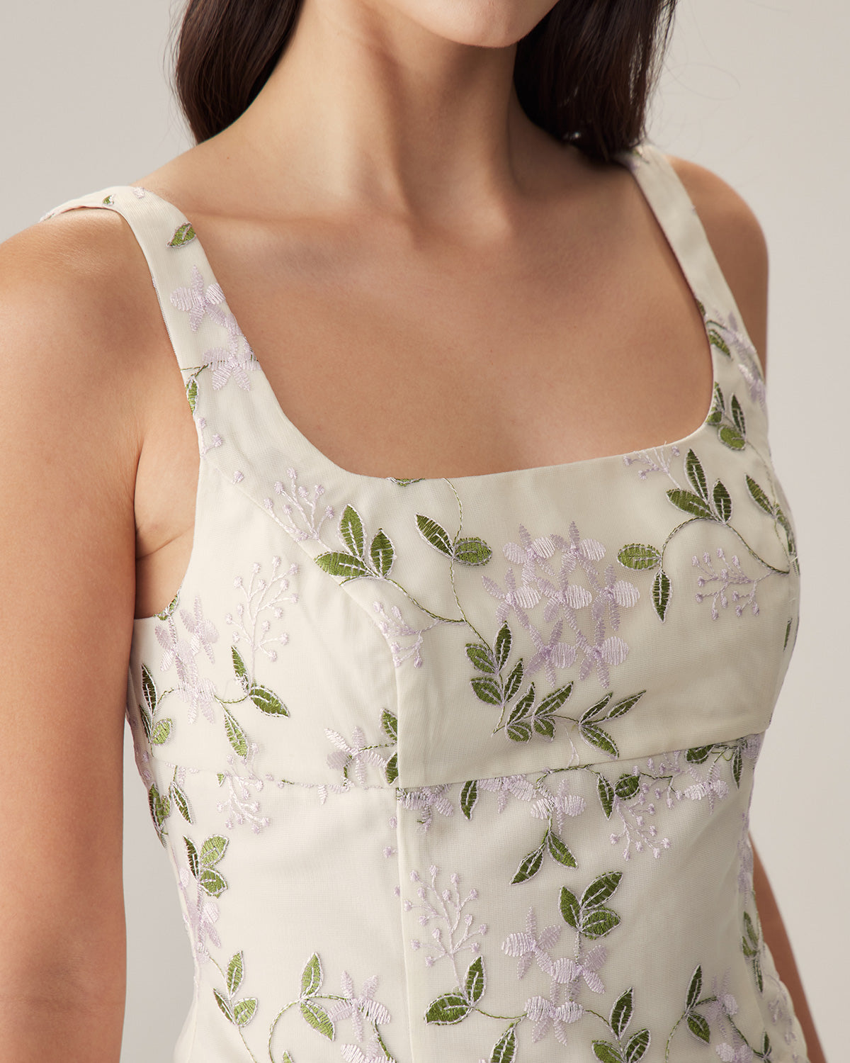 Top sin mangas ajustado floral beige