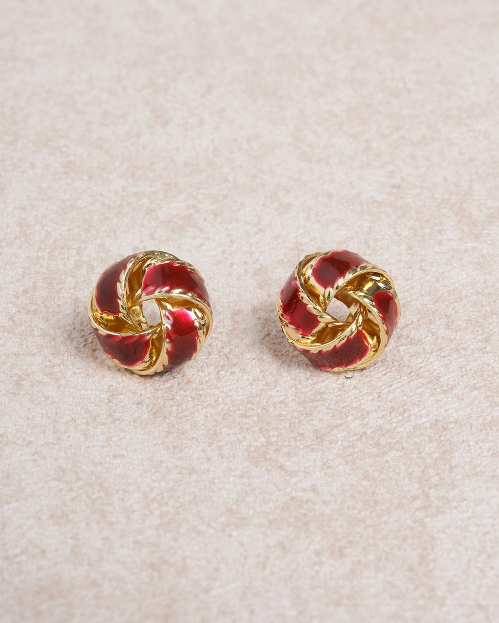 Pendientes calados rojos