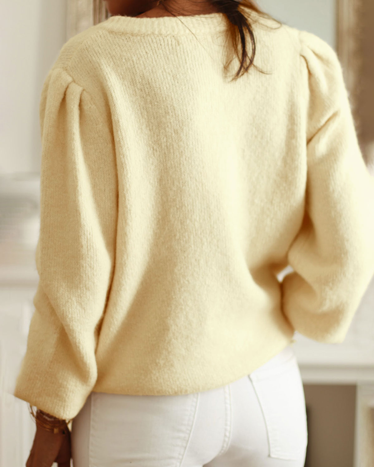 Cárdigan de punto amarillo con cuello redondo y diseño Hip