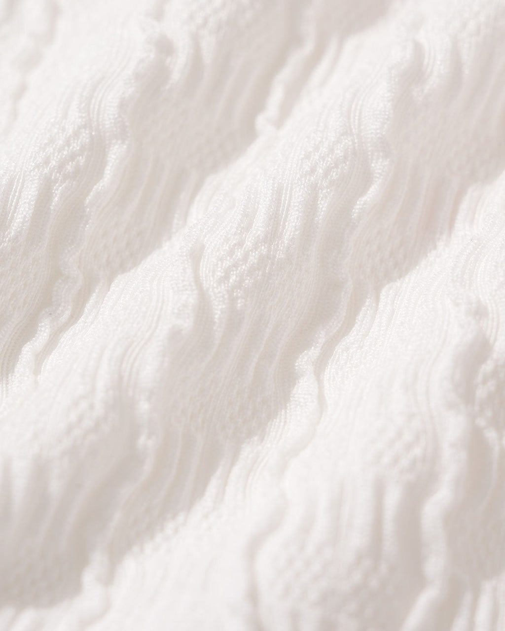 Bañador de una pieza blanco texturizado con aberturas