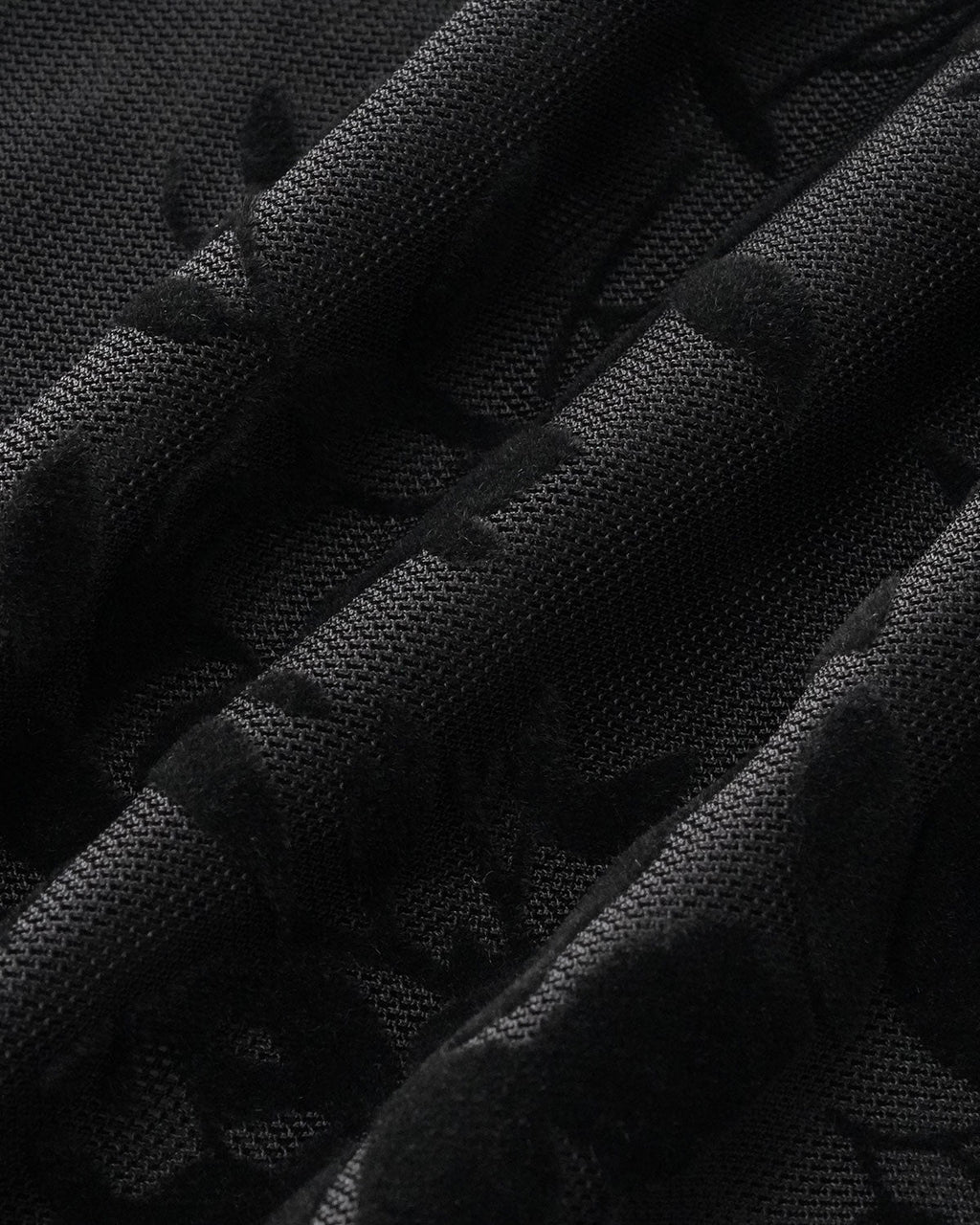 Top lencero de cuello de pico negro