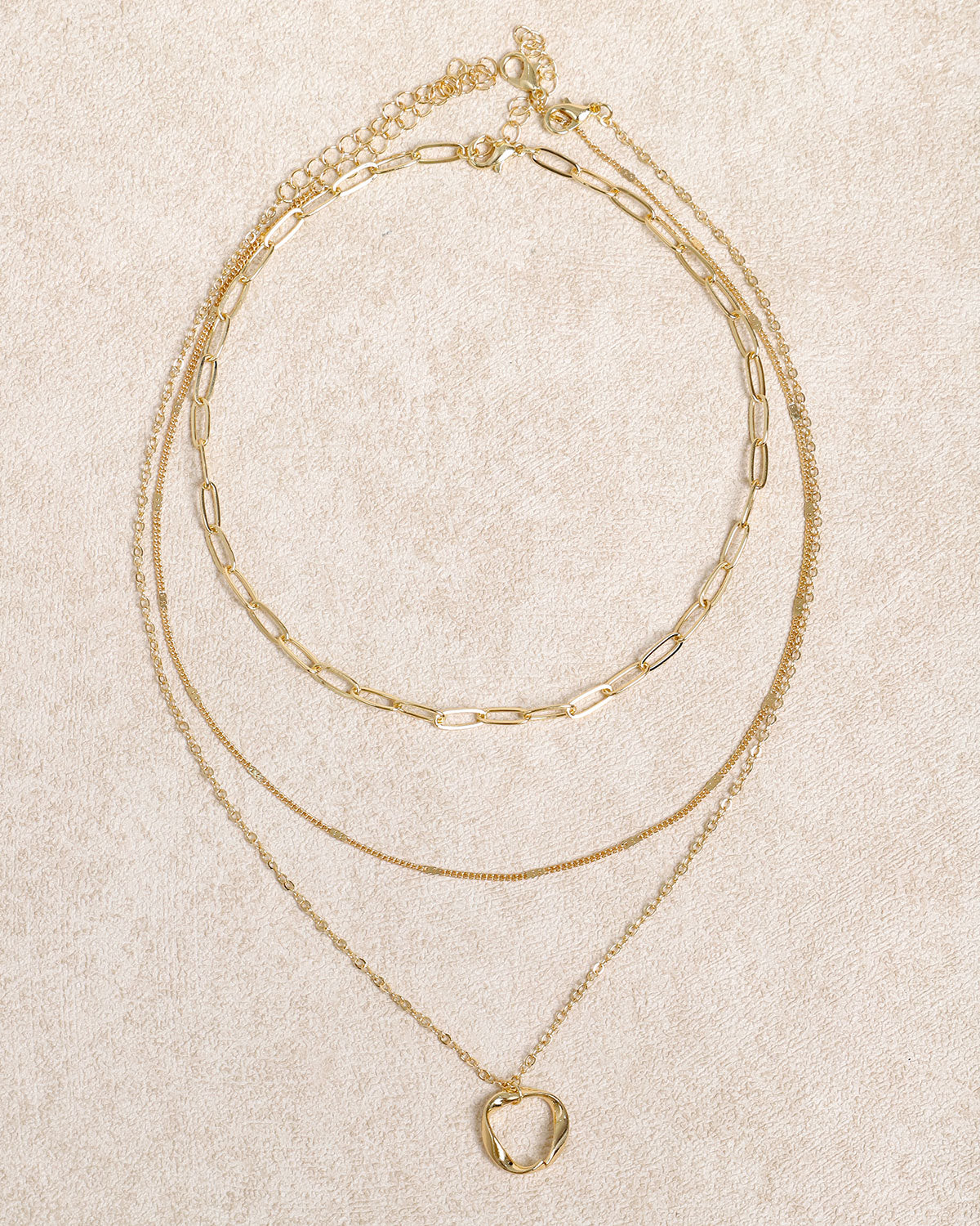 Collar dorado de tres capas