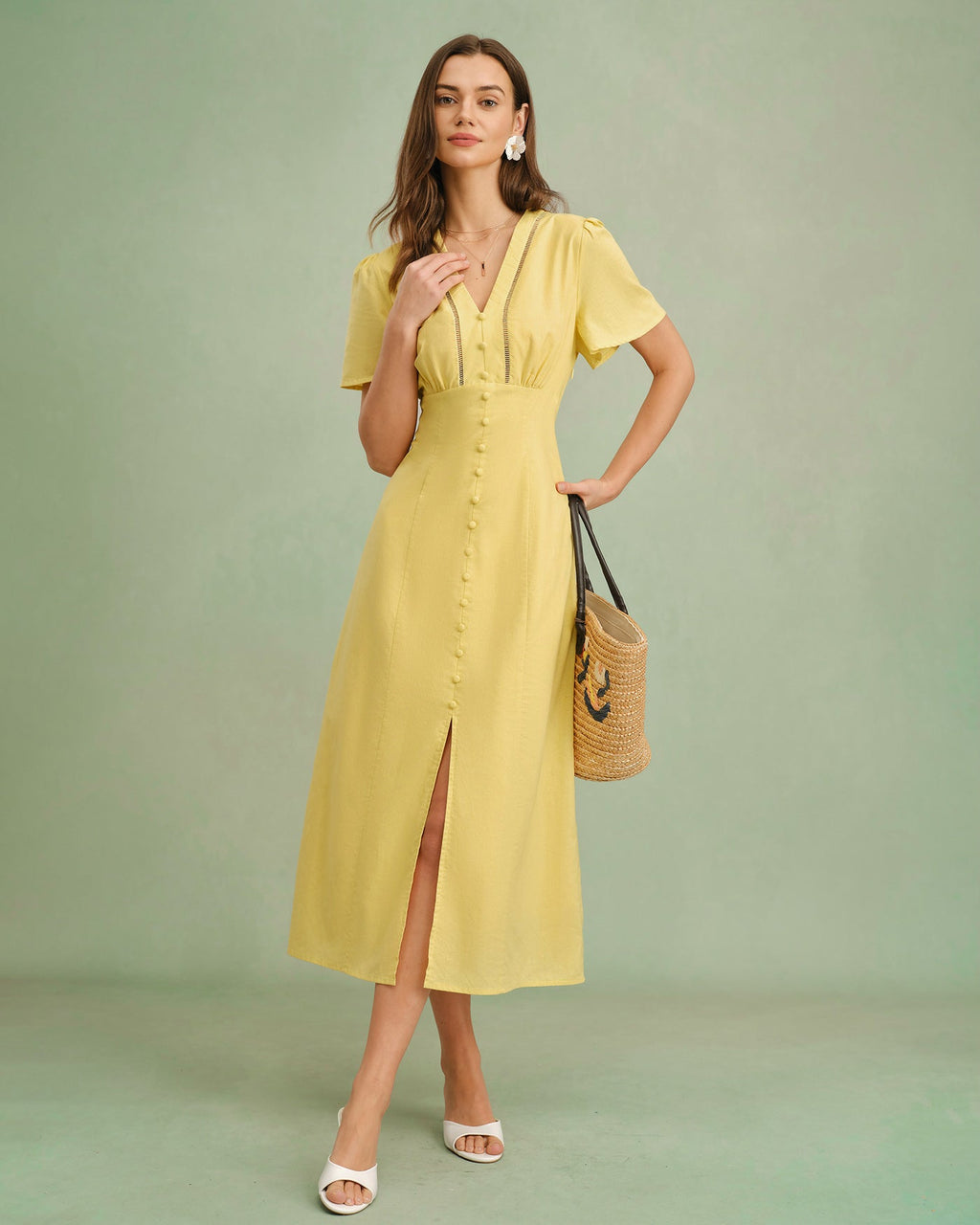 Vestido midi con botones y cuello de pico amarillo