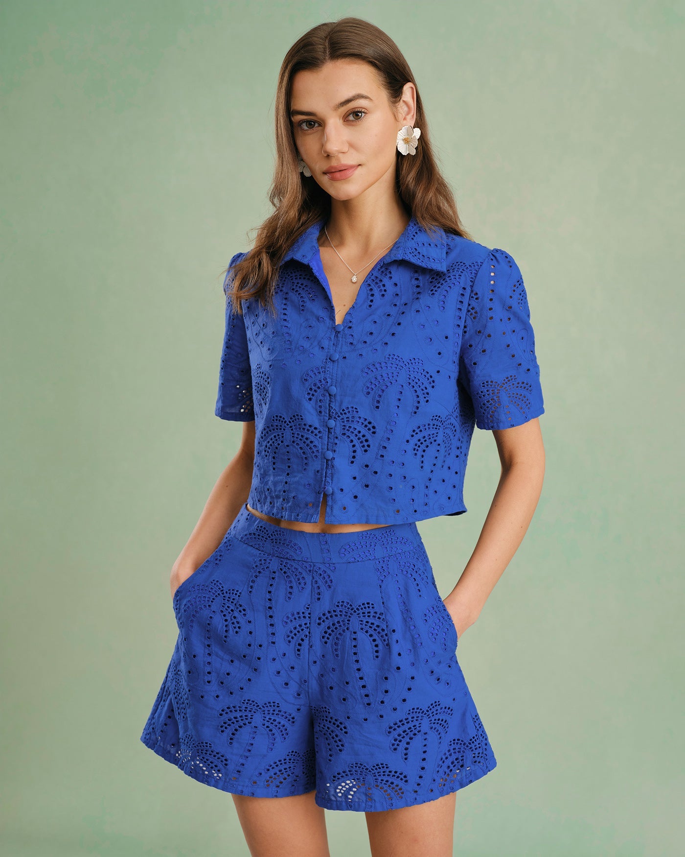 Shorts de algodón con bordado azul