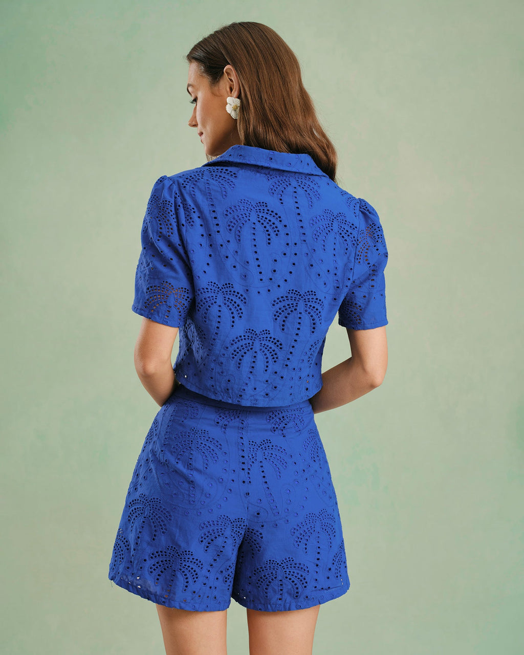 Shorts de algodón con bordado azul