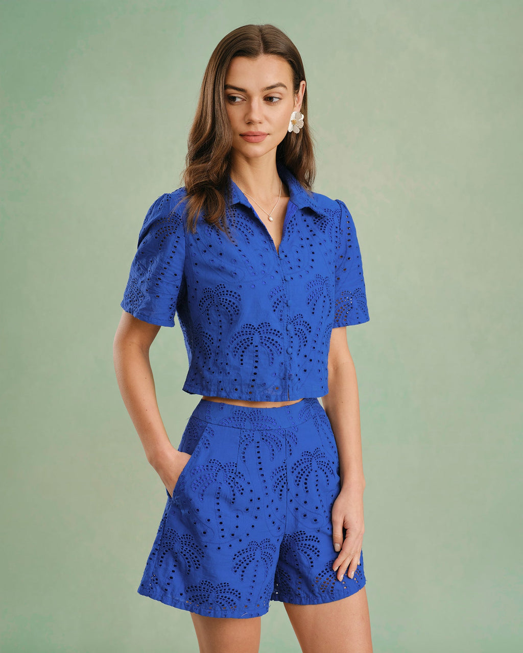 Shorts de algodón con bordado azul