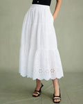 Falda midi blanca texturizada con diseño floral