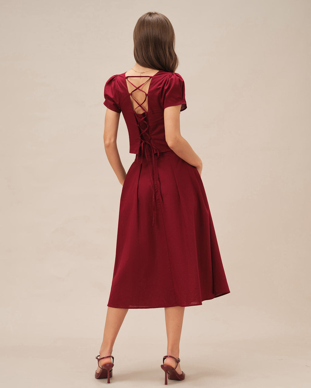 Falda Midi Roja Fruncida con Abertura