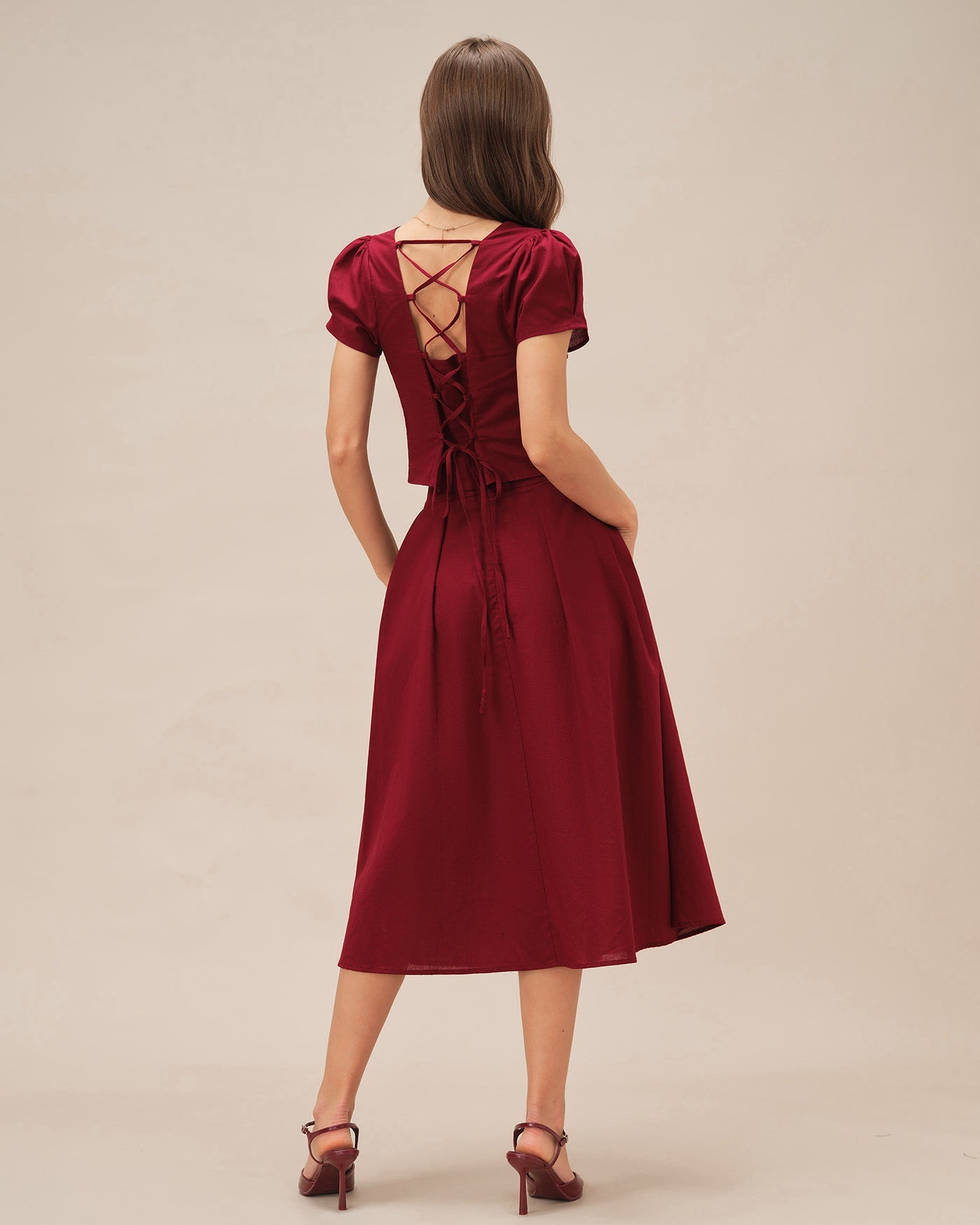 Falda Midi Roja Fruncida con Abertura