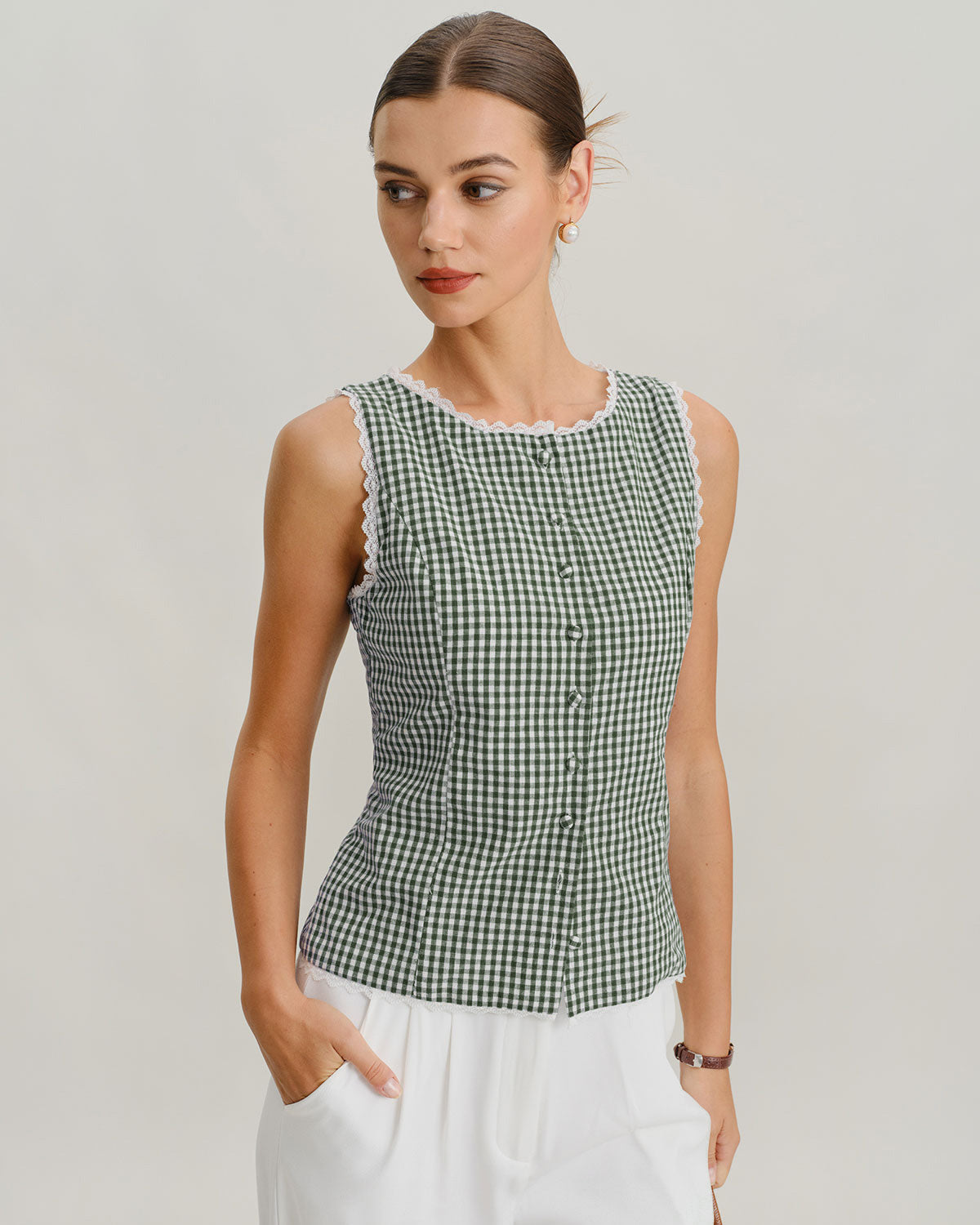 Top sin mangas verde con cuello barco y estampado a cuadros