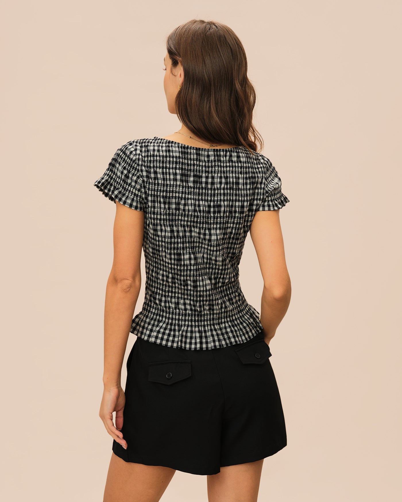 Camiseta fruncida de cuello barco a cuadros negra