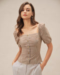 Blusa a cuadros marrón con cuello cuadrado y mangas abullonadas