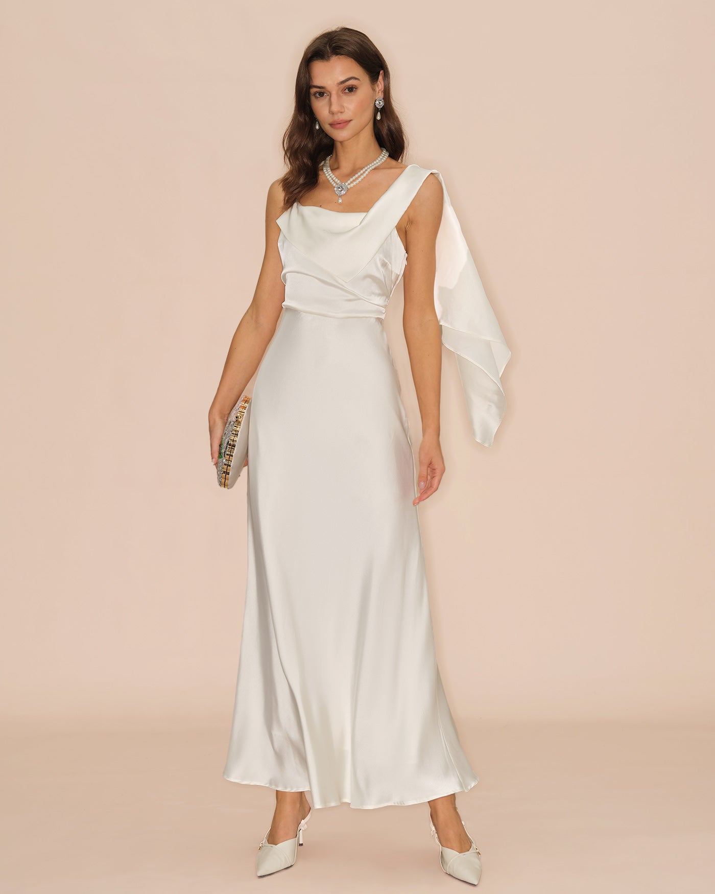 Vestido largo de raso con escote cuadrado color blanco roto