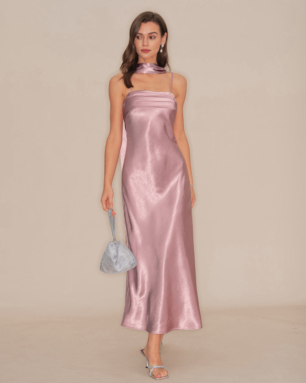 Vestido maxi de satén sirena rosa
