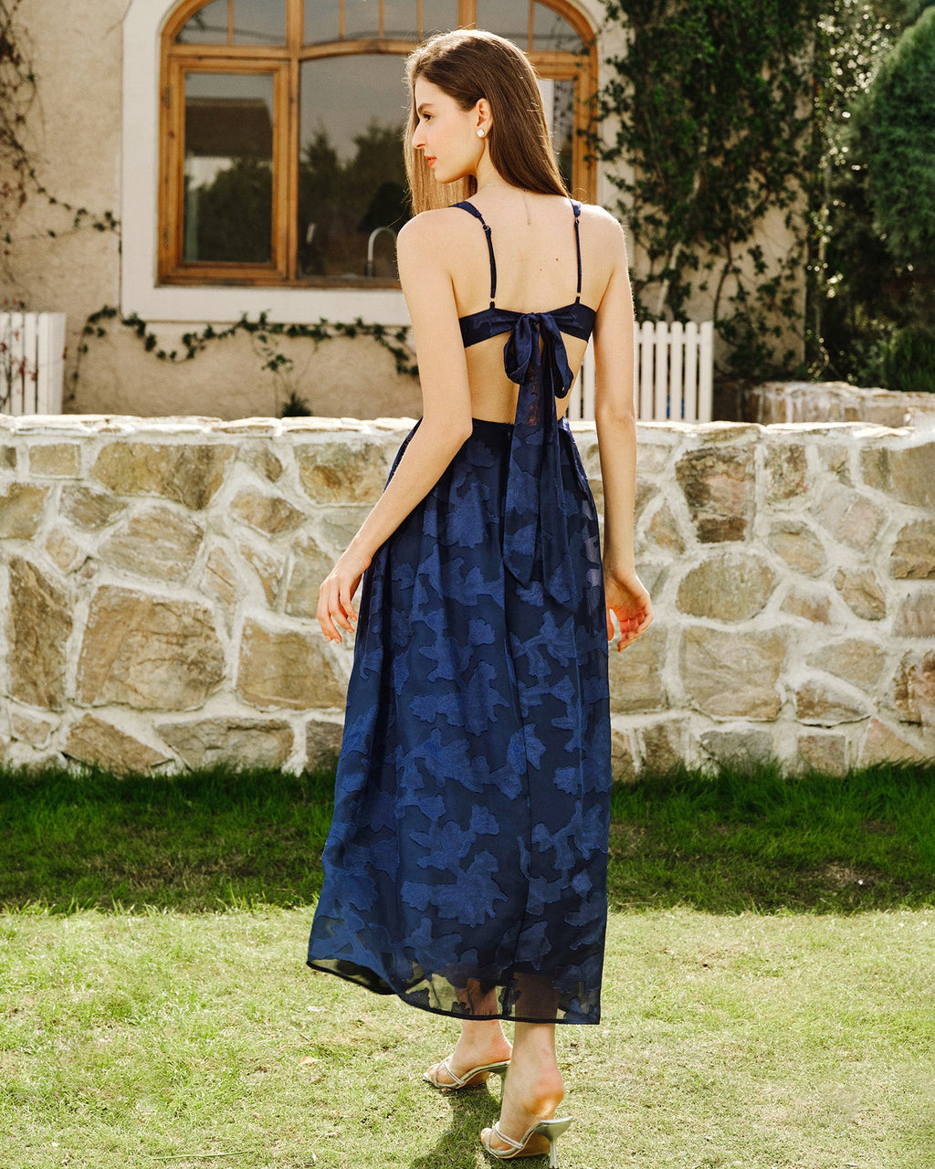 Vestido maxi de jacquard azul marino con tirantes