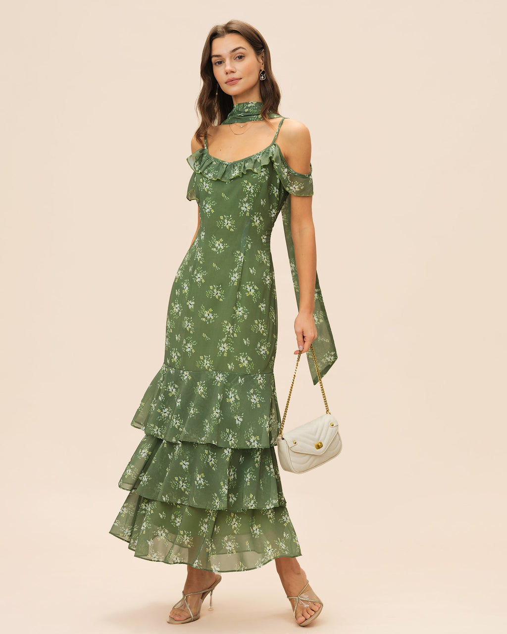Vestido maxi verde con cuello en V y volantes florales