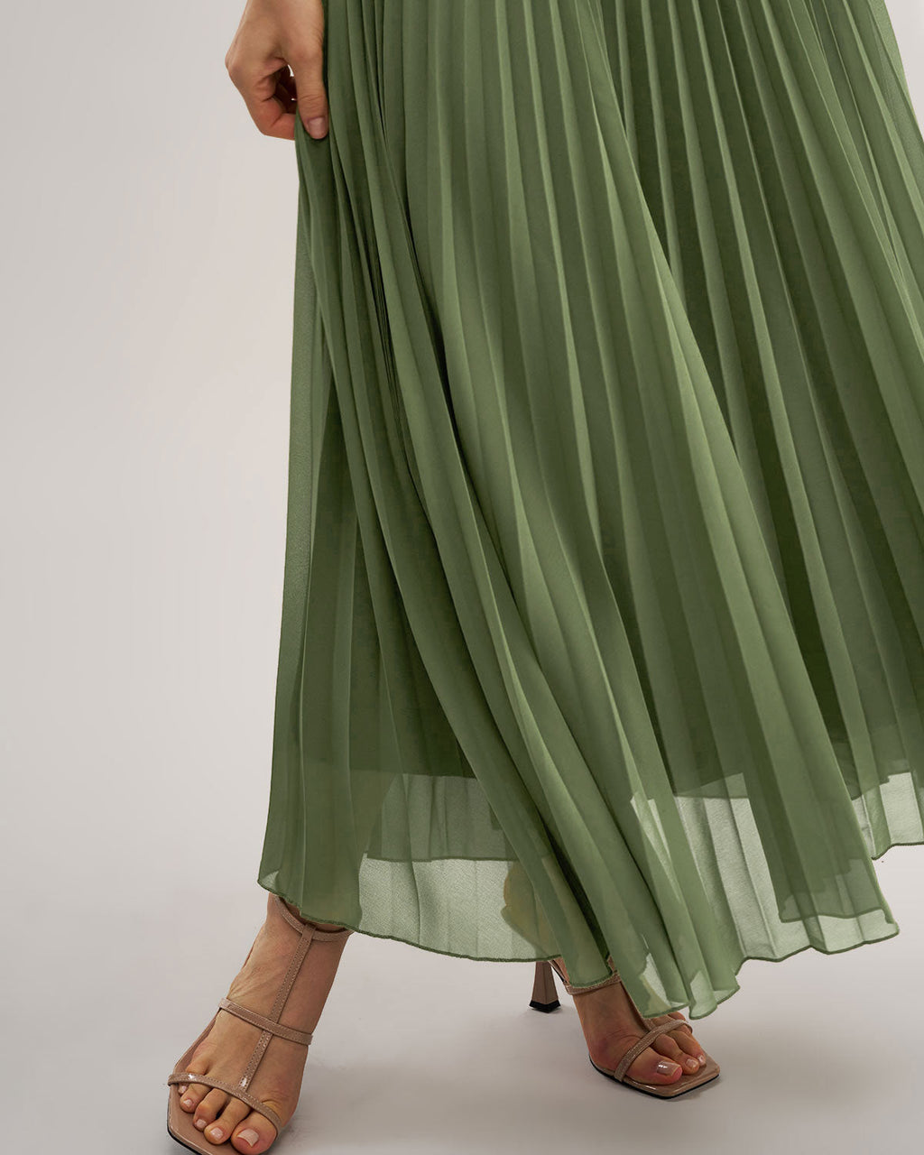 Vestido maxi verde fluido con escote corazón
