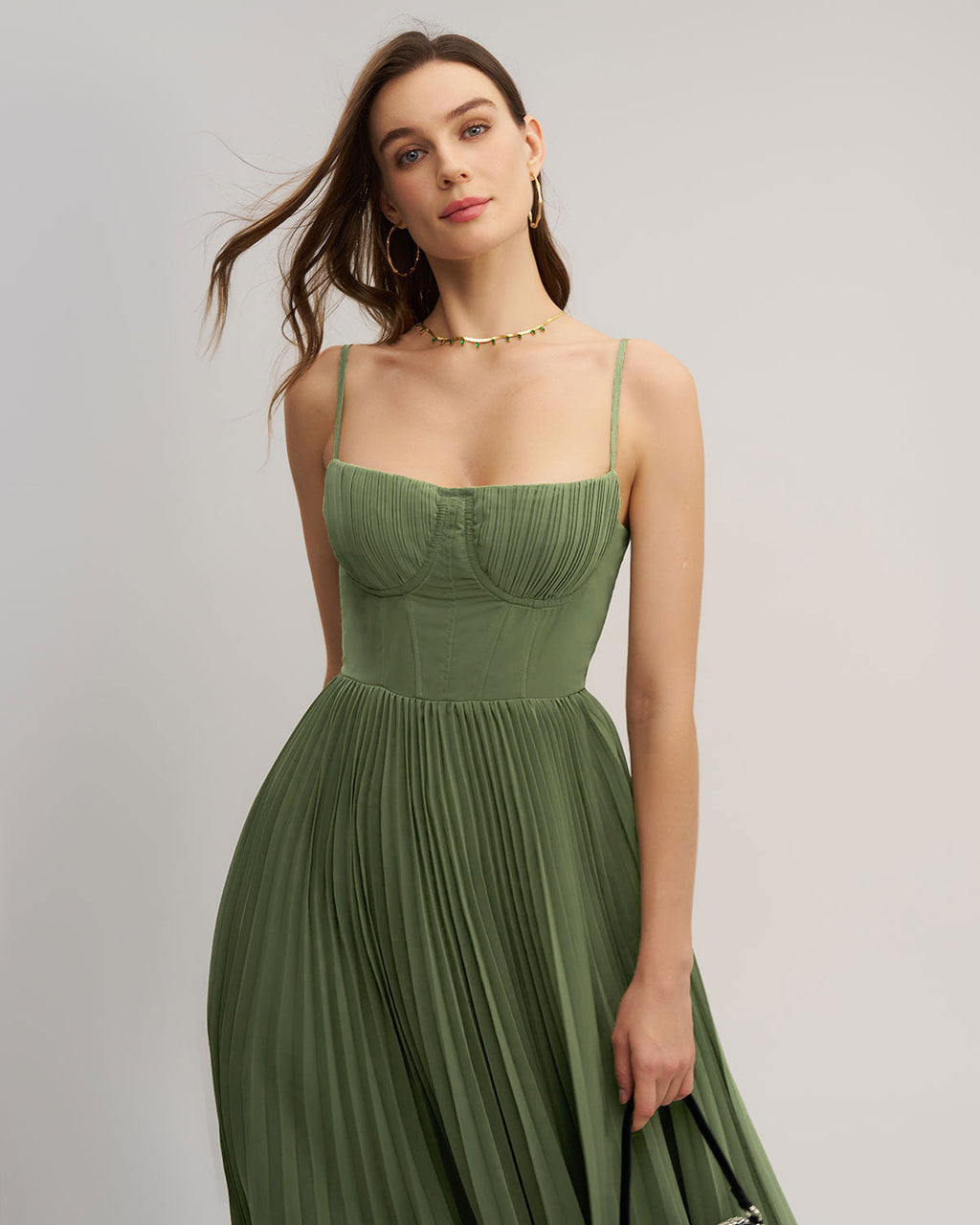 Vestido maxi verde fluido con escote corazón