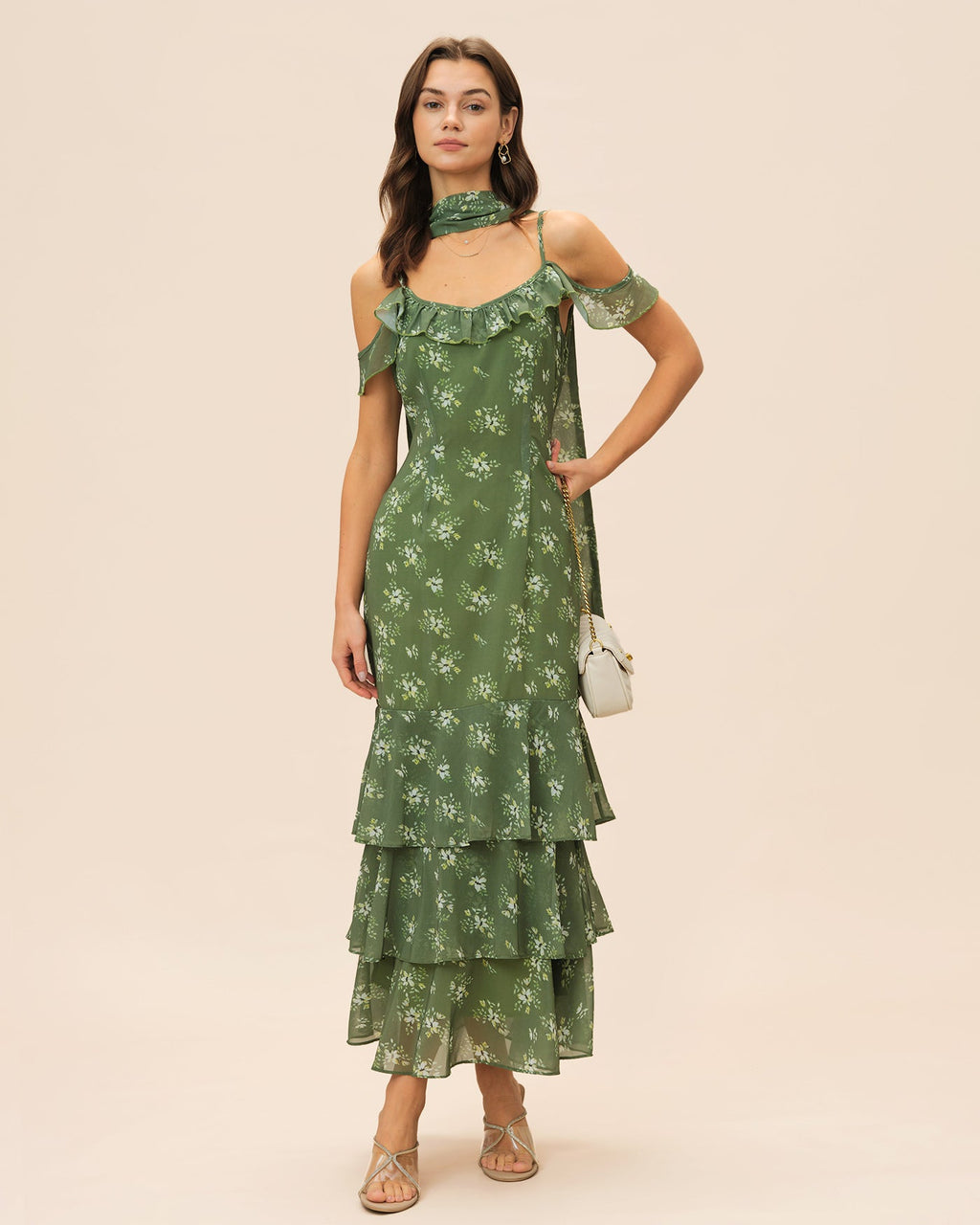 Vestido maxi verde con cuello en V y volantes florales