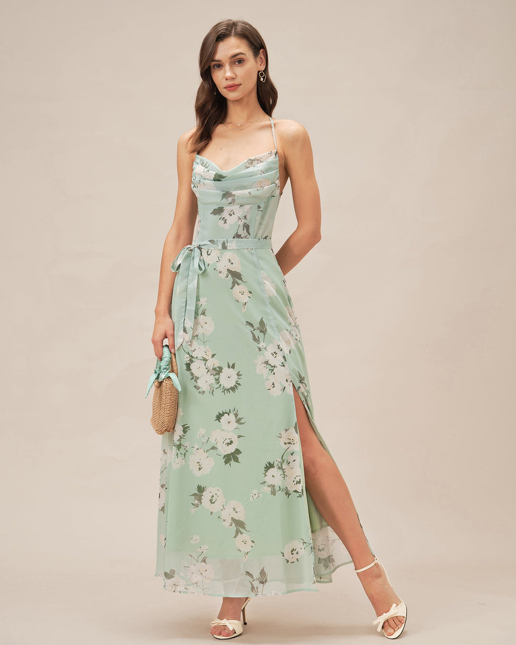Vestido largo verde floral con cuello desbocado