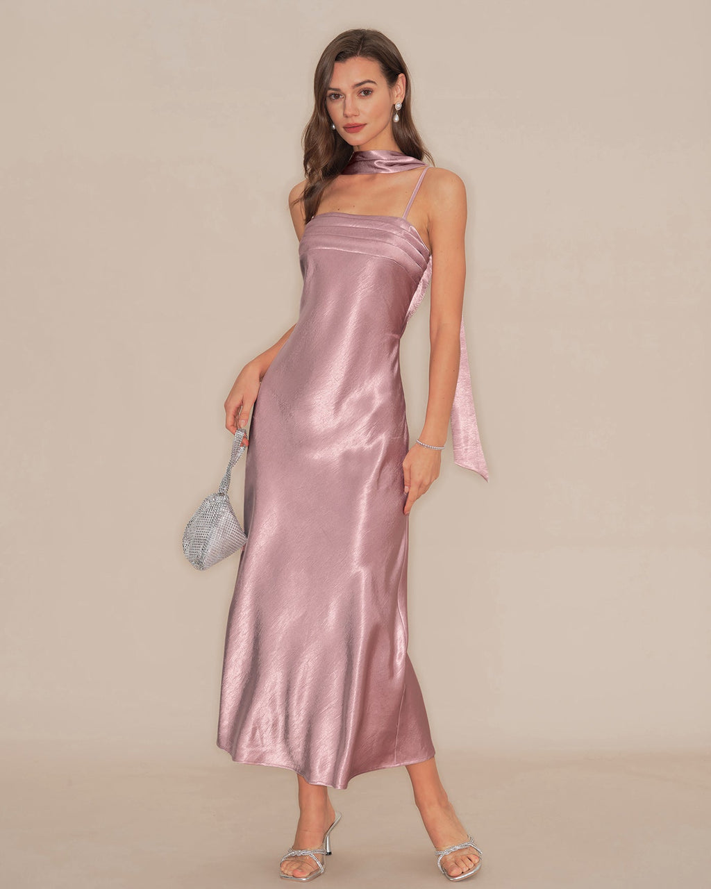 Vestido maxi de satén sirena rosa