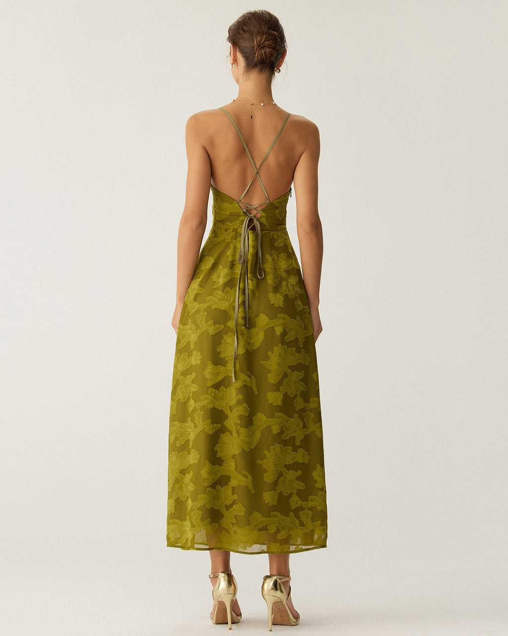 Vestido maxi lencero verde floral sin espalda con fruncido
