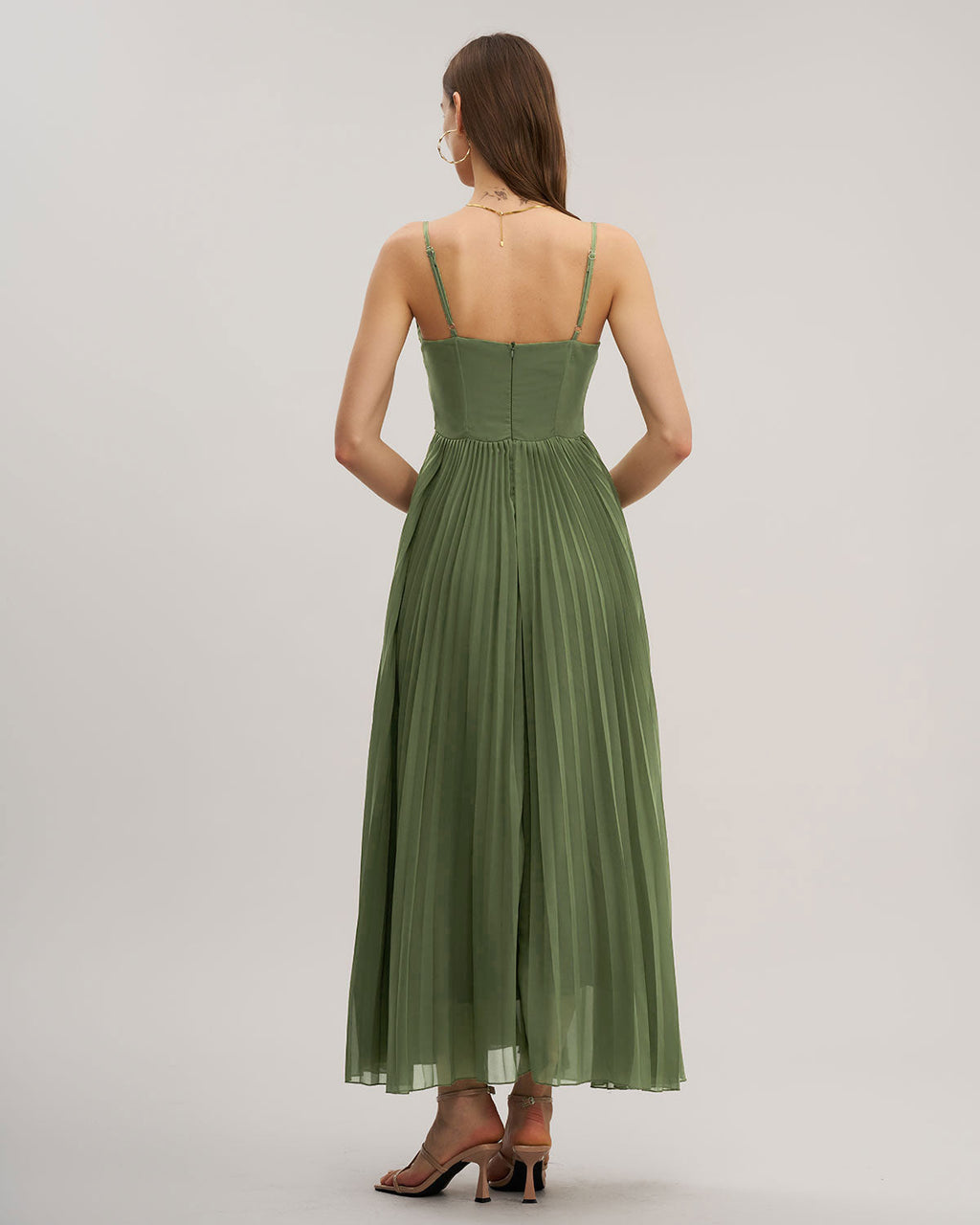 Vestido maxi verde fluido con escote corazón