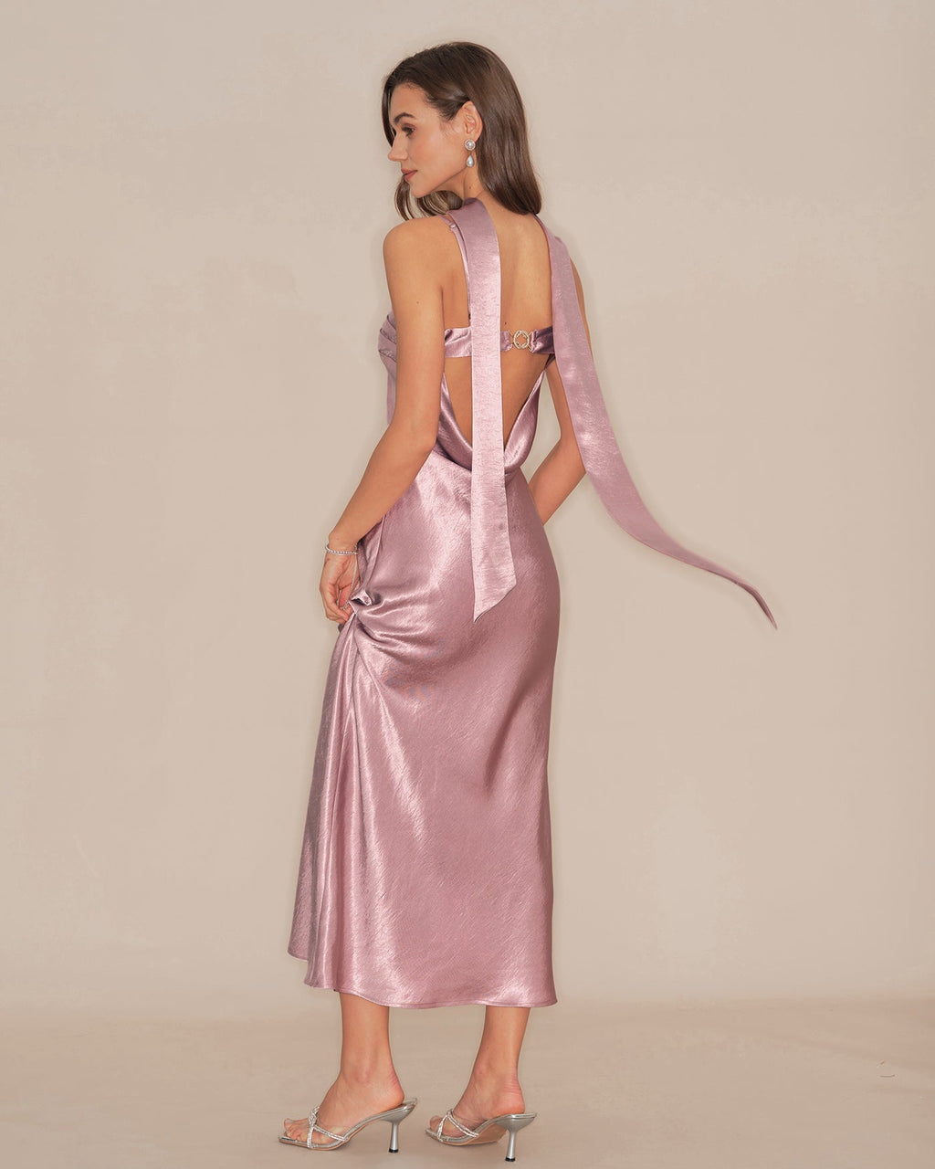 Vestido maxi de satén sirena rosa