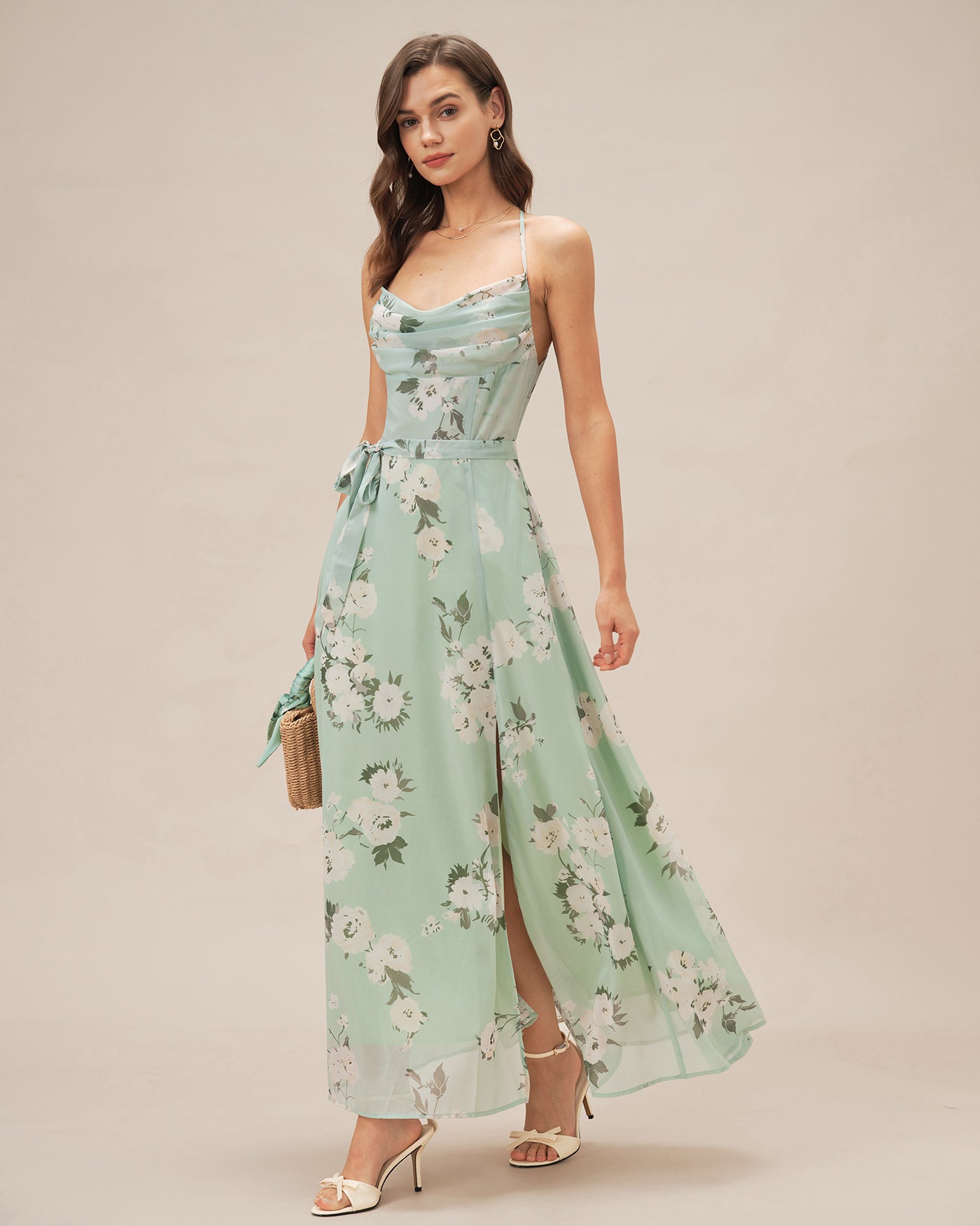 Vestido largo verde floral con cuello desbocado