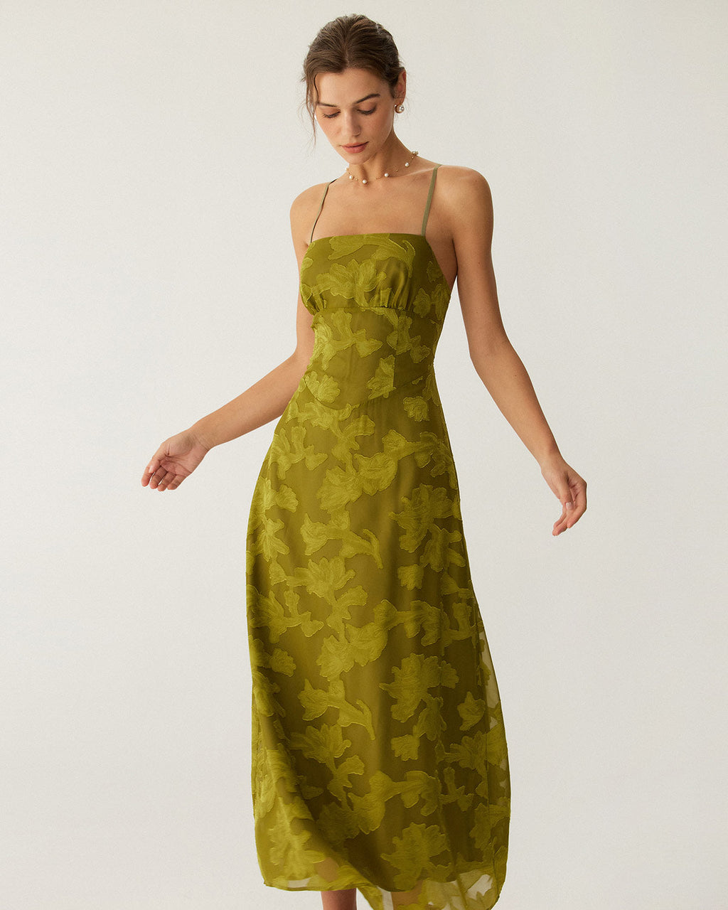 Vestido maxi lencero verde floral sin espalda con fruncido