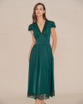 Vestido largo verde con encaje y cuello en V