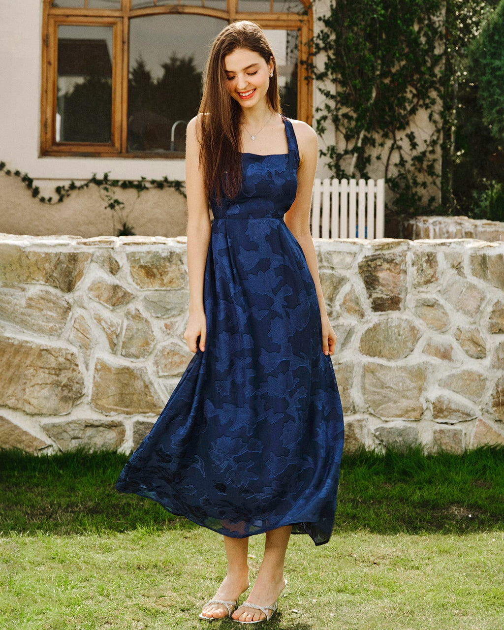 Vestido maxi de jacquard azul marino con tirantes