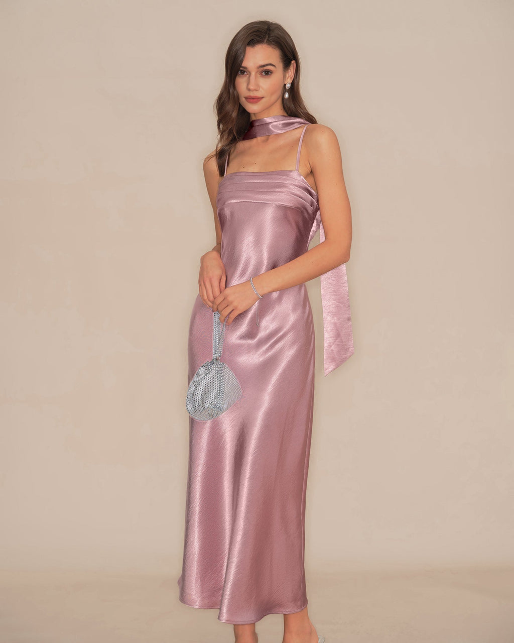 Vestido maxi de satén sirena rosa