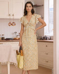 Vestido Midi Amarillo con Cuello en V y Volantes Florales
